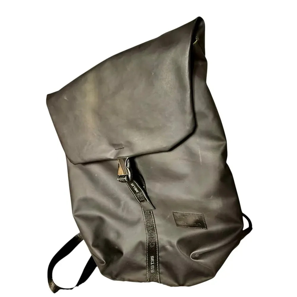 Crumpler backpack street